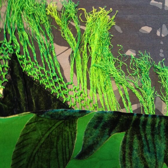 Stunning Aris A Silk Velvet Sunflowers Blue Green Tassel Edge Square Wrap Scarf - Picture 16 of 16